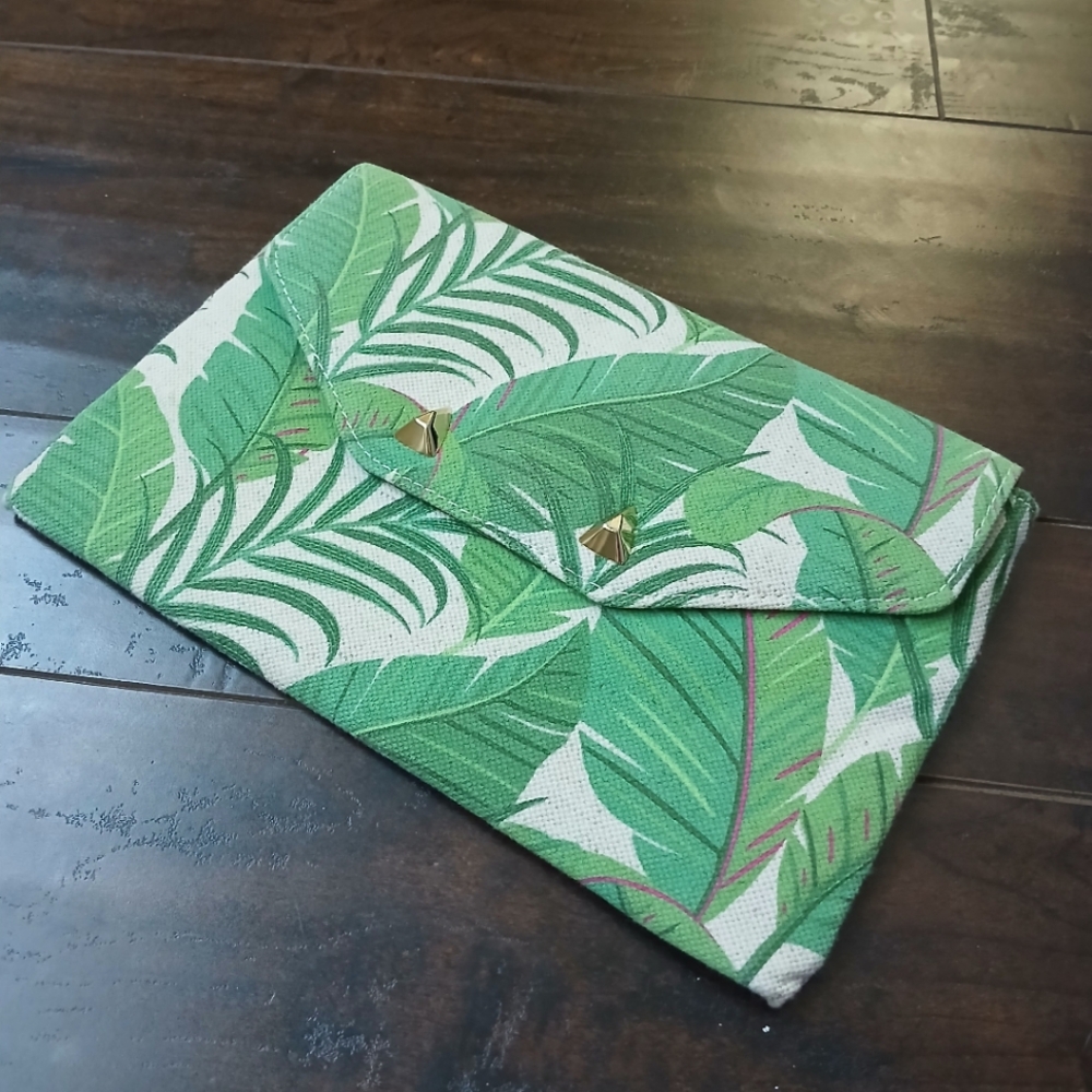 Stella & Dot Clutch In Palm Print